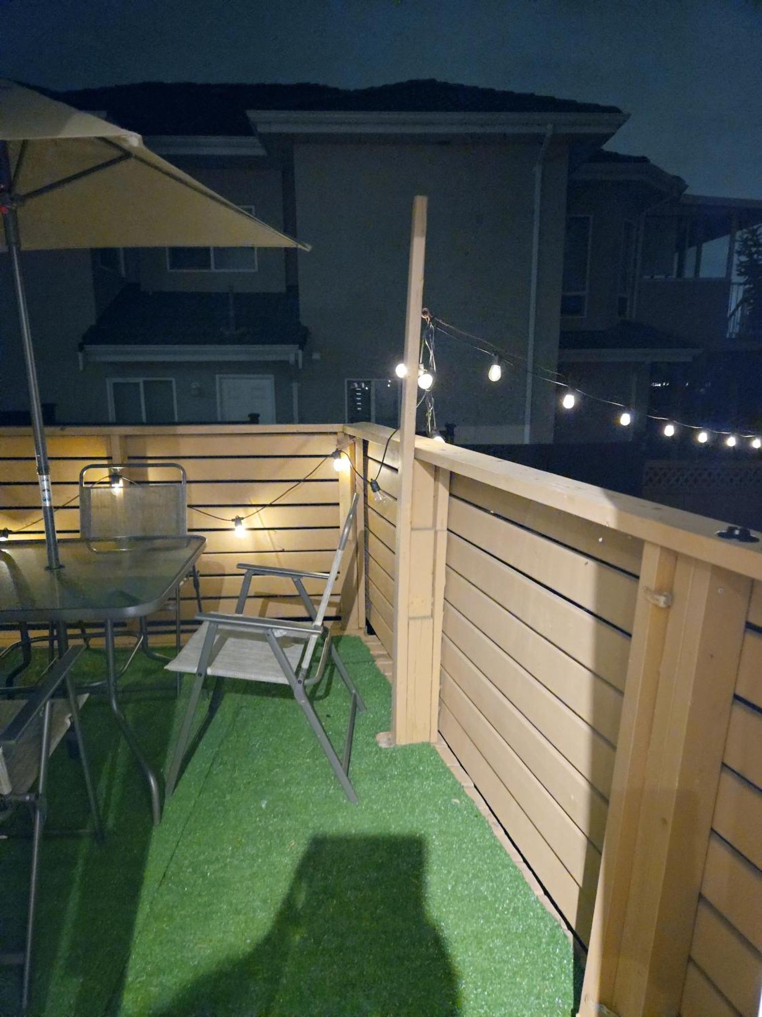Cozy Stylish Black & White Design Room In The Heart Of Vancouver! Private Parking, Self Check-In & Just 4 Mins To Metrotown! Exteriör bild